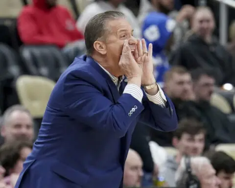 Kentucky coach John Calipari talking with Arkansas about open job, according to multiple outlets