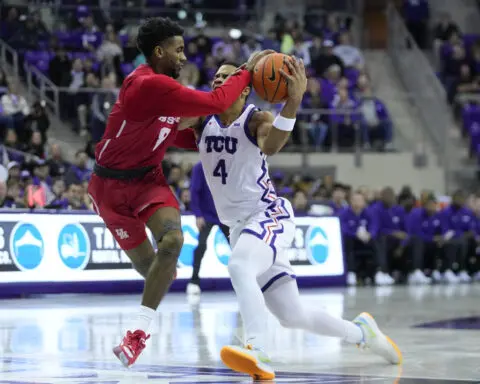 TCU sends No. 2 Houston to second straight loss on Miller's layup with 6 seconds left