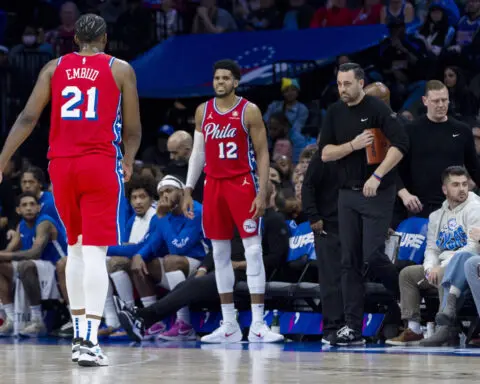 Joel Embiid limps off the court just before halftime of 76ers' game versus Magic