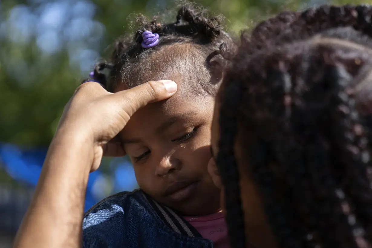 Volunteer medical students are trying to fill the health care gap for migrants in Chicago