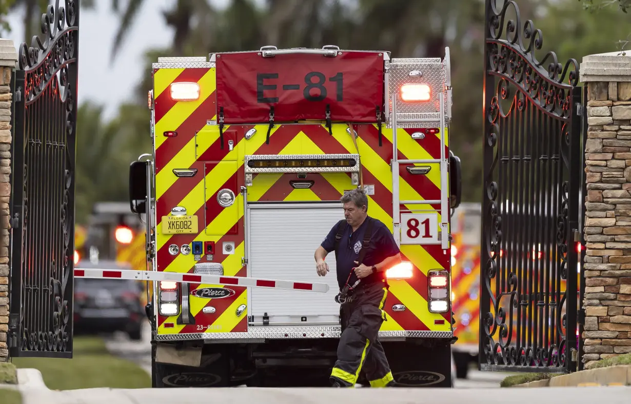 Dolphins' Tyreek Hill returns to practice two days after fire at his home