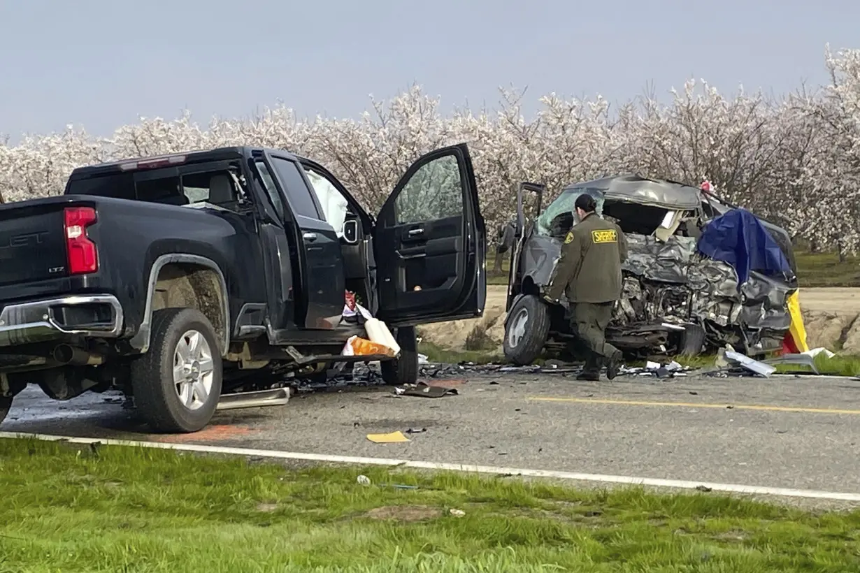 LA Post: 8 men killed in a head-on crash in Central California near a farming area, police say