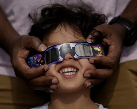One Tech Tip: How to use apps to track and photograph the total solar eclipse