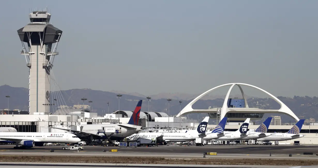 LA Post: Mexico-bound plane lands in LA in 4th emergency this week for United Airlines