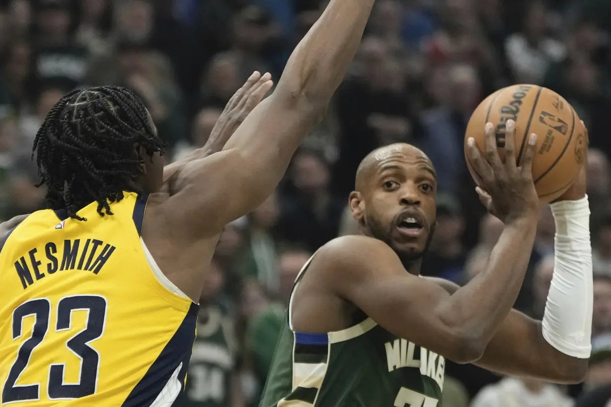 Pacers Bucks Basketballs