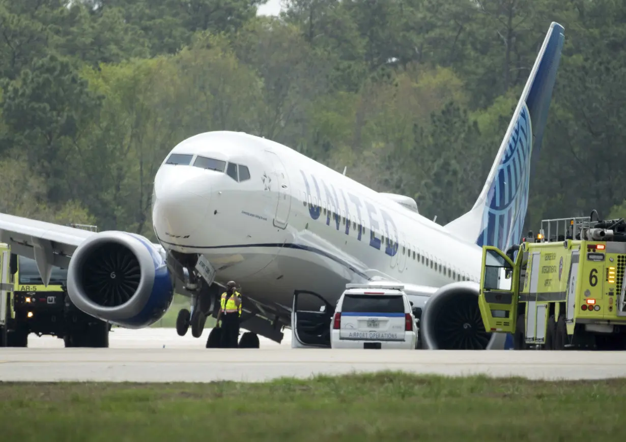 NTSB-United-Off Runway