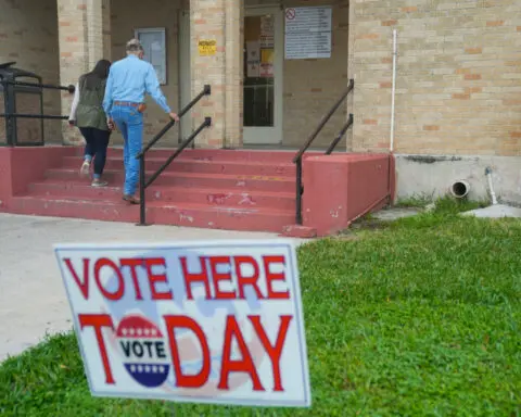 Trump seeks knockout as 'Super Tuesday' states choose nominees