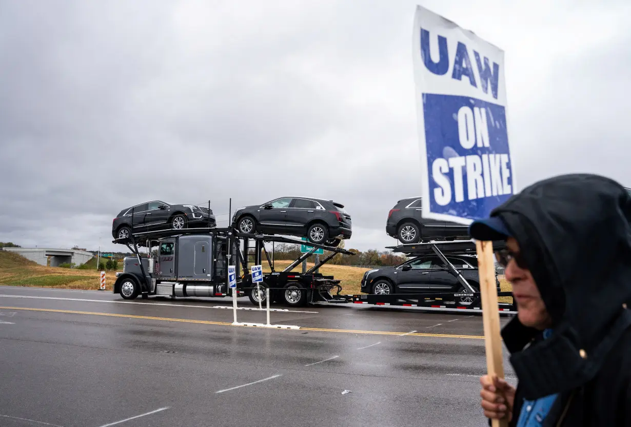 United Auto Workers expands its strike to General Motors engine plant in Spring Hill