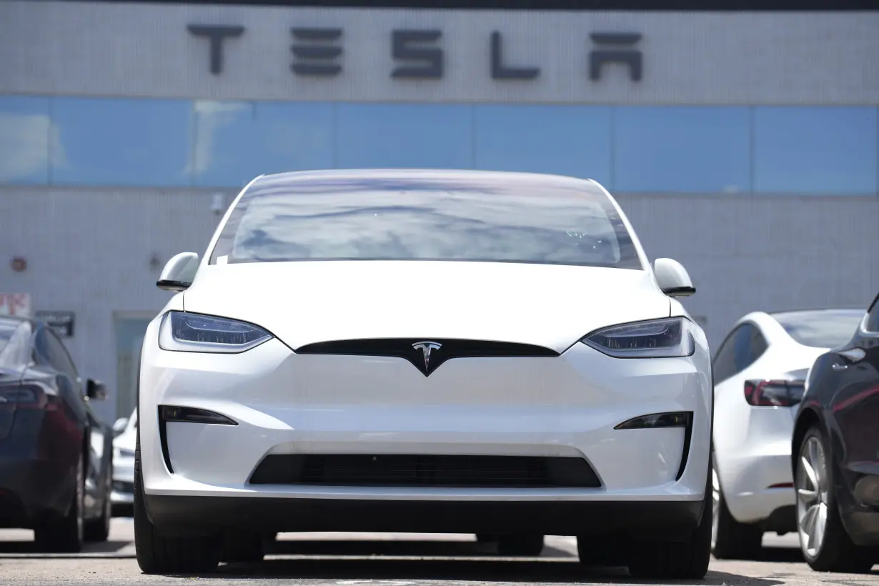 LA Post: Tesla shares tumble below $150 per share, giving up all gains made over the past year