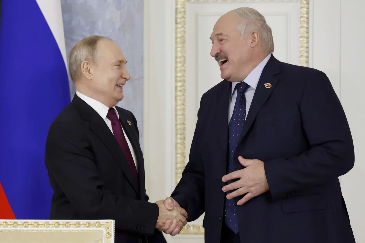 Putin and Lukashenko meet in St Petersburg to discuss ways to expand the Russia-Belarus alliance