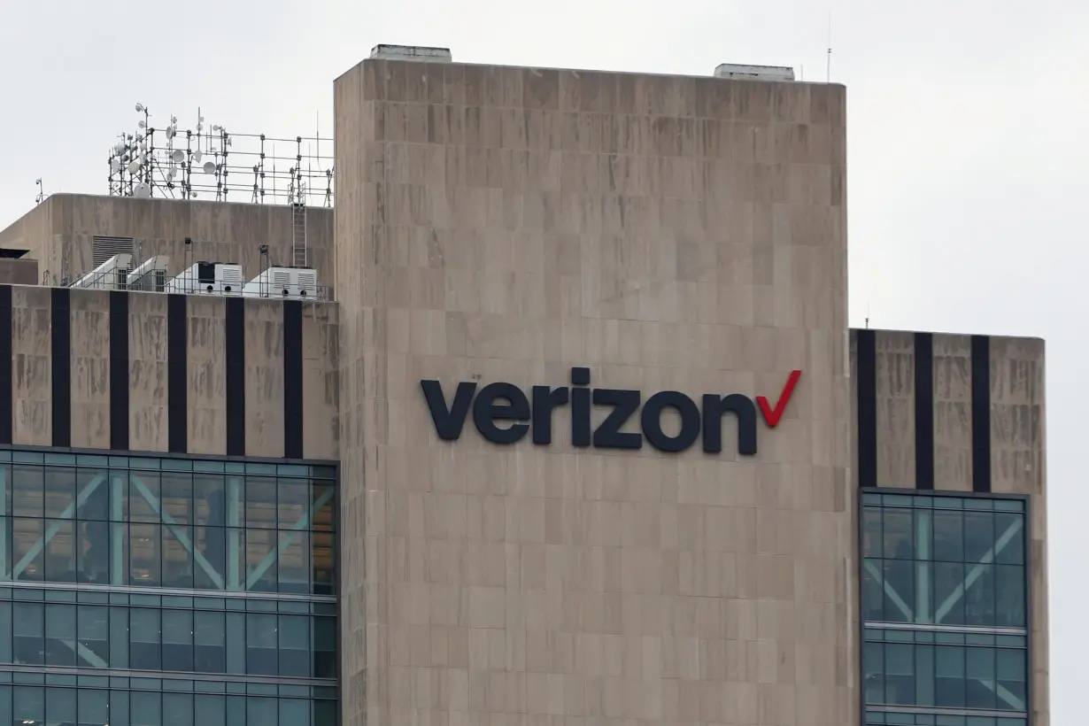 FILE PHOTO: The Verizon logo is seen on the 375 Pearl Street building in Manhattan, New York City