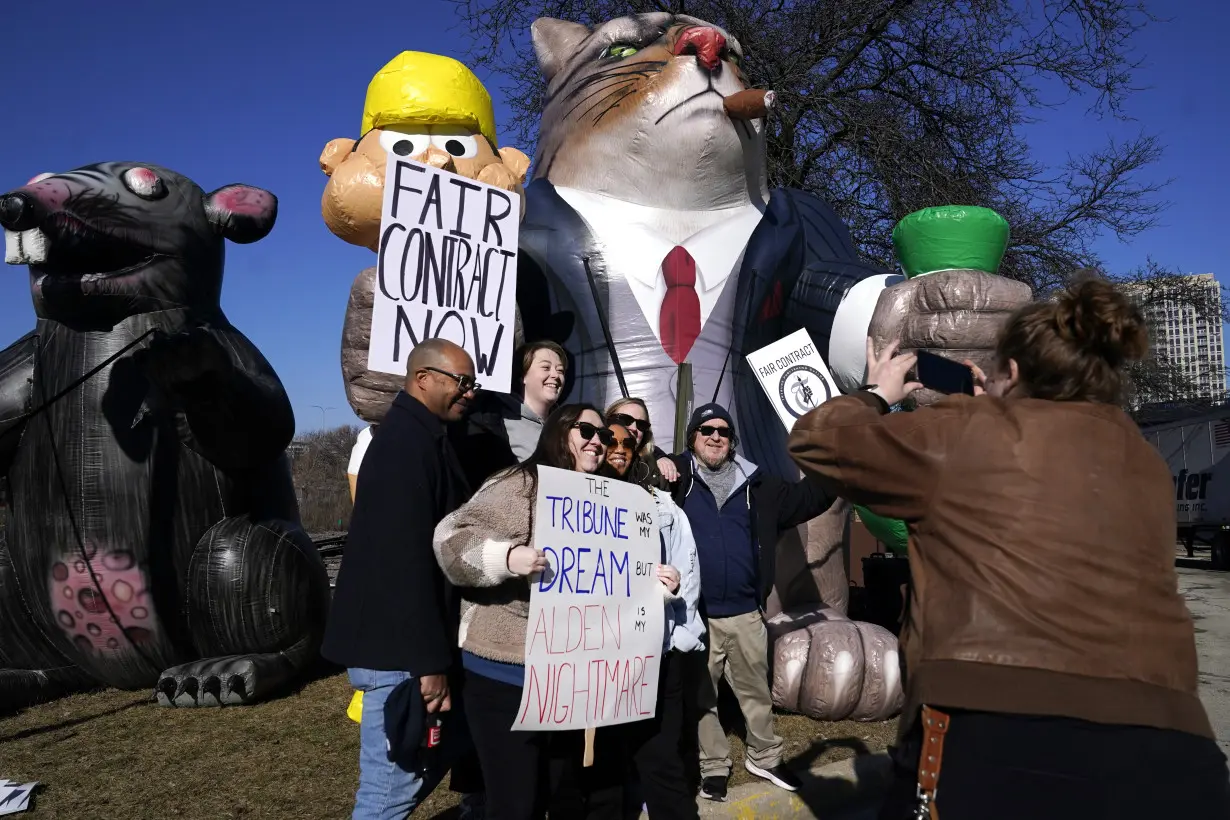 More than 200 staffers with Chicago Tribune and 6 other newsrooms begin 24-hour strike