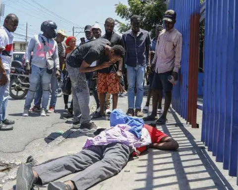 Gunbattle between Haitian police and gangs paralyzes area near National Palace