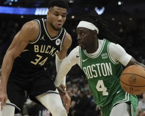 Jrue Holiday agrees to 4-year, $135 million extension with Celtics