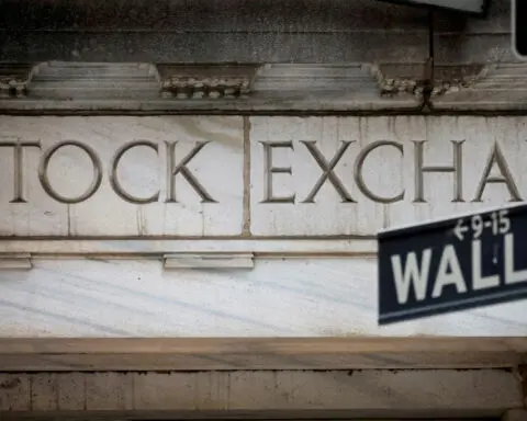 Hedge funds turn bearish in April, Goldman says