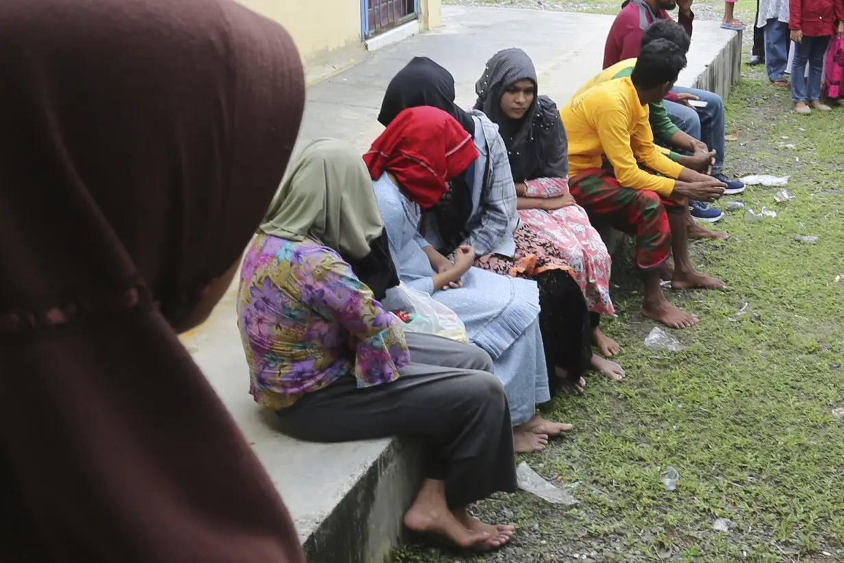 LA Post: A wooden boat carrying dozens of Rohingya Muslim migrants capsizes off Indonesia’s Aceh province