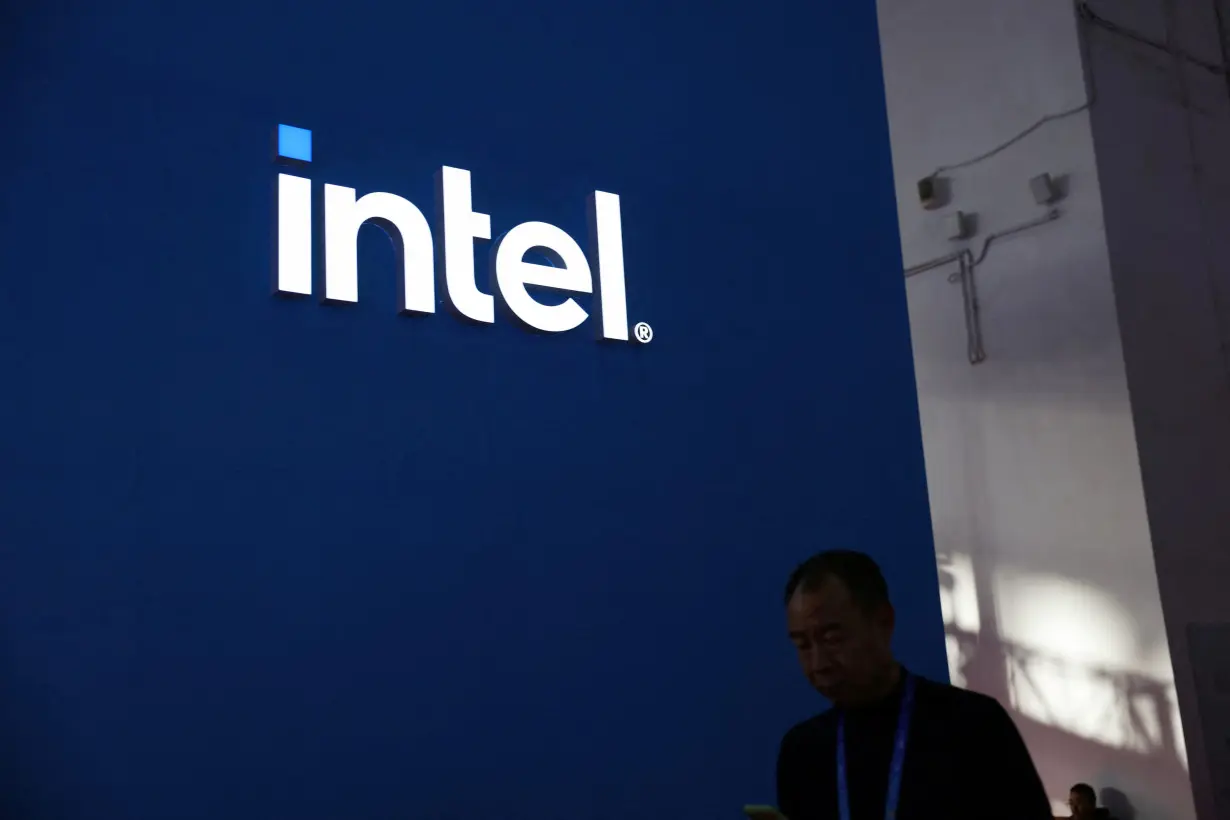 LA Post: Intel forecast misses estimates; shares tumble