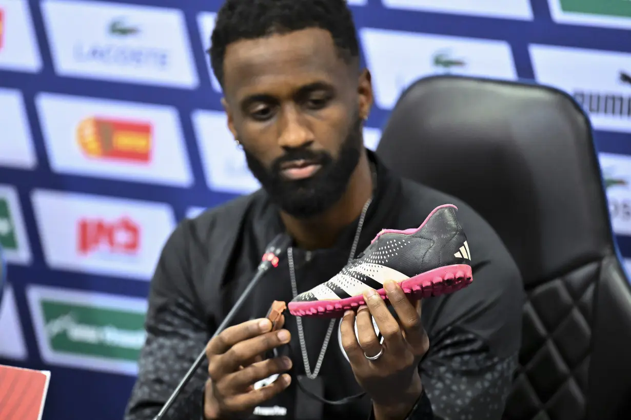 Israeli soccer team captain displays shoe of kidnapped child ahead of qualifying match in Hungary