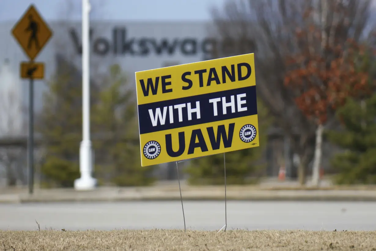 LA Post: Workers at Tennessee Volkswagen factory ask for vote on representation by United Auto Workers union