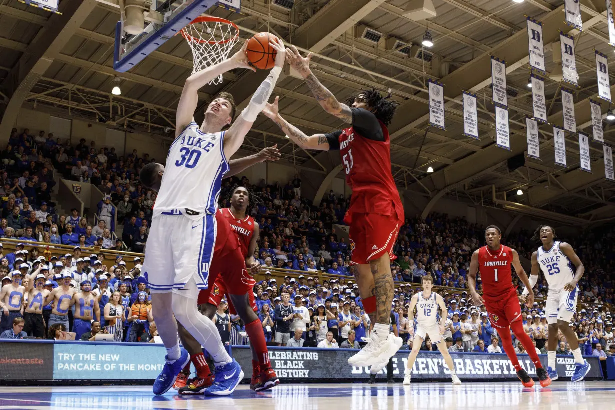 Filipowski in action after getting hurt in court-storming incident, No. 10 Duke beats Louisville