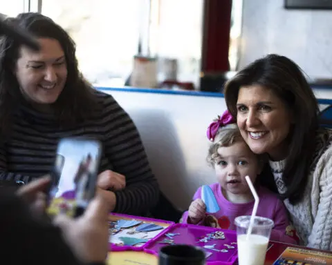 Trump is joined by South Carolina leaders at New Hampshire rally as he tries to undercut Haley