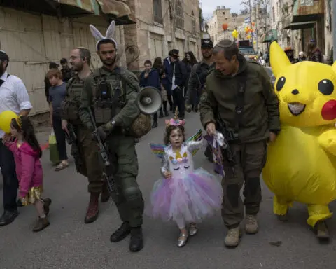 Palestinians describe heavy destruction, forced marches in ongoing Israeli raid around Gaza hospital