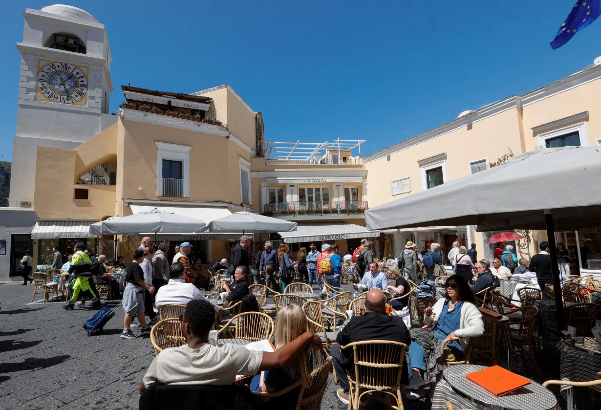 LA Post: As tourists move in, Italians are squeezed out on holiday island of Capri