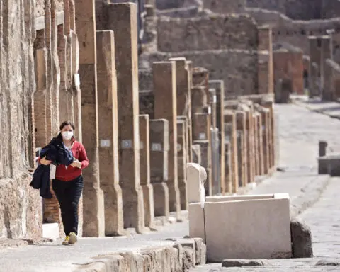 In Pompeii, archaeologists find children's sketches of gladiators