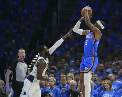 Doncic scores 29 points as Mavericks top Thunder 119-110 to tie series at 1-1