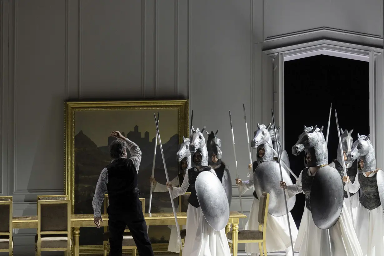 LA Post: Zurich presents counterrevolutionary staging of Wagner's Ring Cycle under Noseda and Homoki