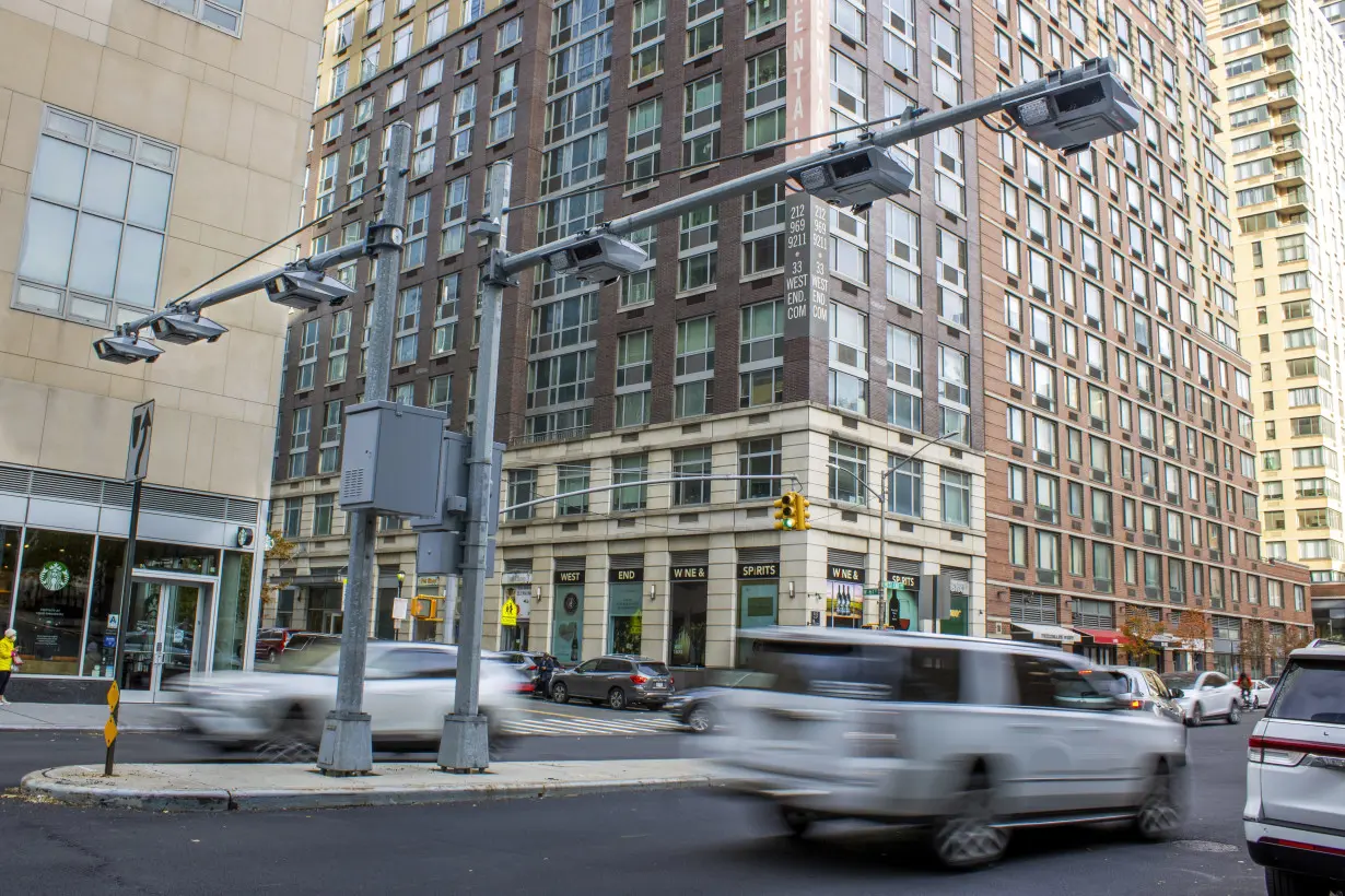 Federal judge hears challenges to NYC’s fee for drivers into Manhattan