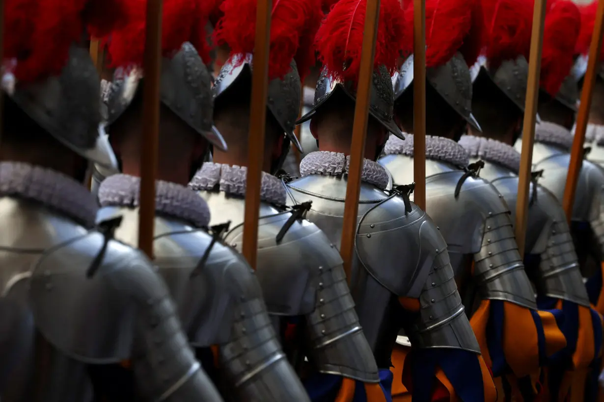 LA Post: New members of elite Swiss Guard sworn in to protect the pope ...