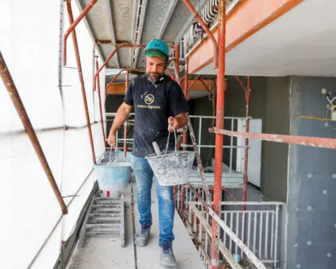 Italy seeks to ease fears over curbs on costly home incentives