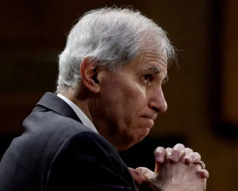 US FDIC chief faces 2nd day of penitence on Capitol Hill