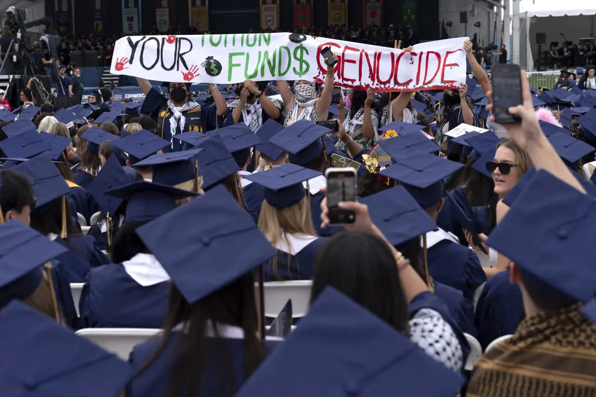 APTOPIX George Washington Commencement