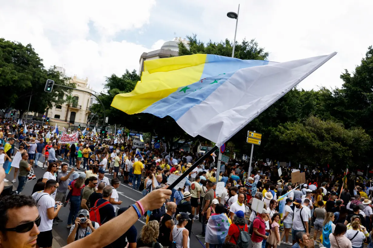 Demonstration for change in tourism model in Canary Islands, in Santa Cruz de Tenerife