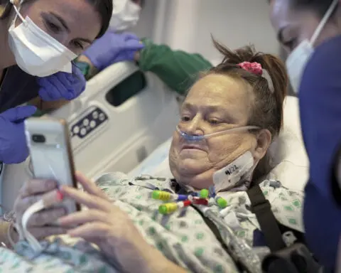 Woman is back on dialysis after doctors remove transplanted pig kidney