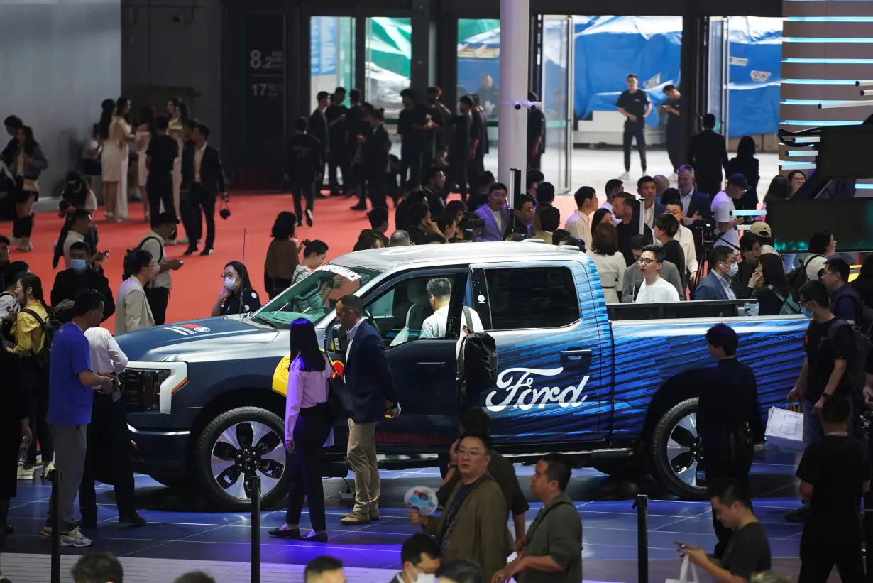 LA Post: Ford profit beats on commercial sales; EVs still dragging