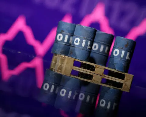 Instant view: Oil, Japan's yen up on reports Israeli missiles hit Iran