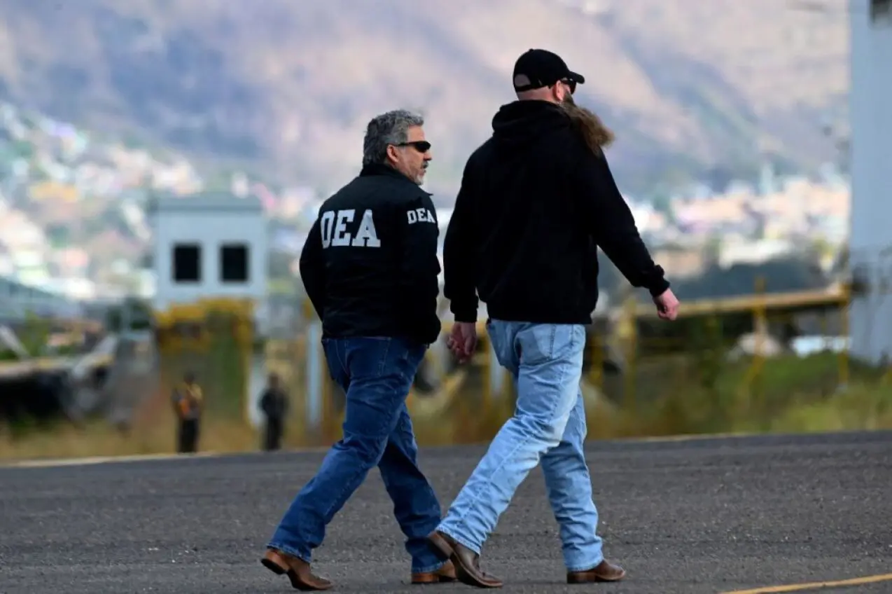 Veteran DEA agent traded secrets for cash, gets 3 years