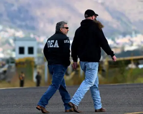 Veteran DEA agent traded secrets for cash, gets 3 years