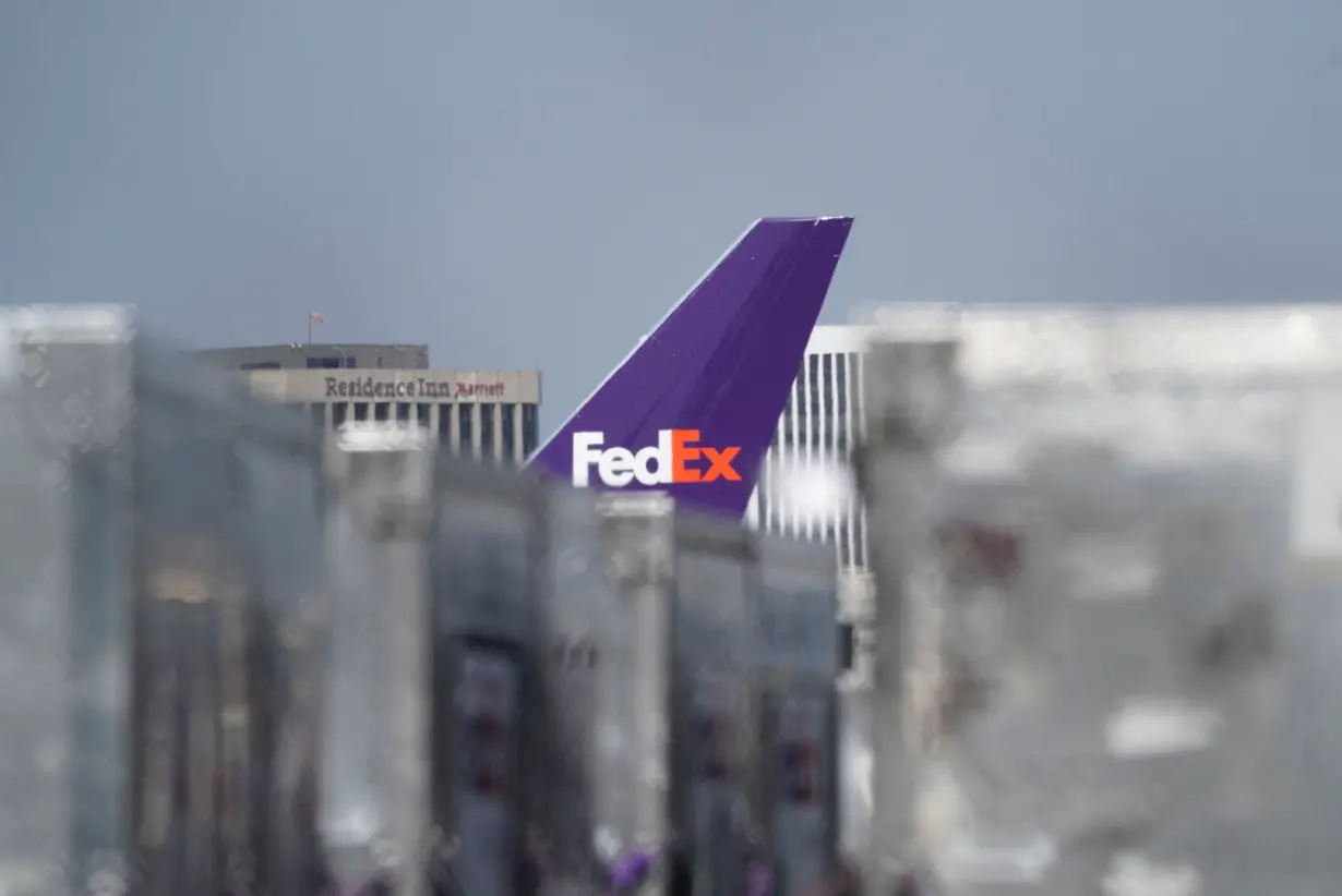 LA Post: US to determine cause of Southwest, FedEx jetliners near-miss incident