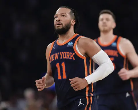 Jalen Brunson returns for NY in 2nd half of Game 2 vs. Pacers, then Anunoby exits with injury