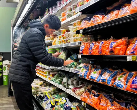 US inflation up moderately in April, consumer spending weakens