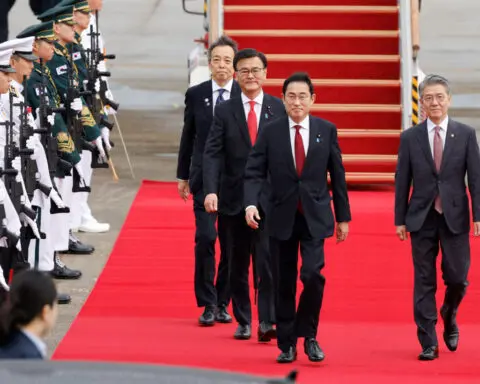 China's premier hails 'new beginning' with US-allied South Korea, Japan