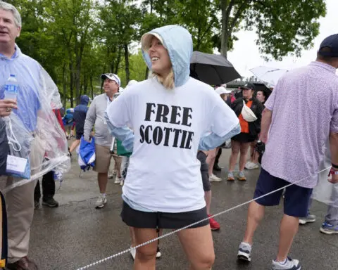 Scottie Scheffler arrested outside PGA Championship, then returns and climbs leaderboard