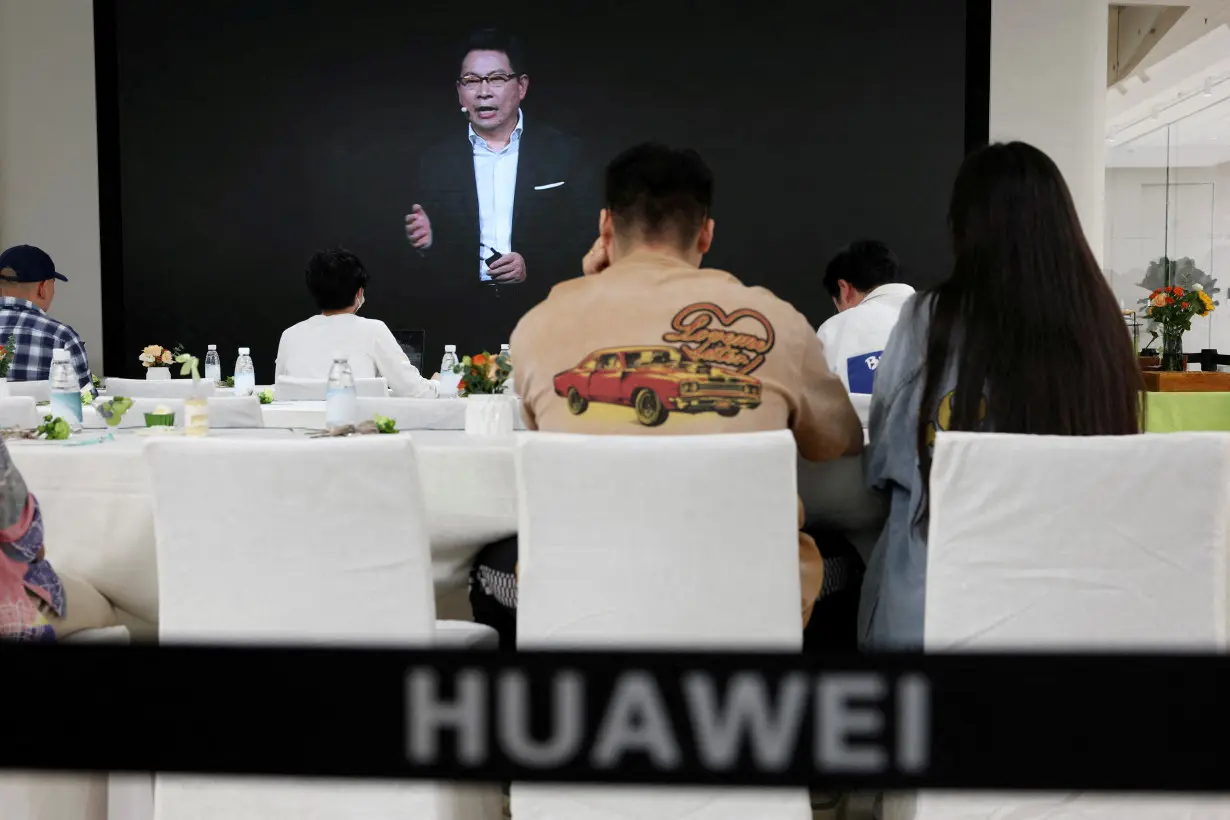 LA Post: Huawei's high-profile consumer CEO Richard Yu shifts role
