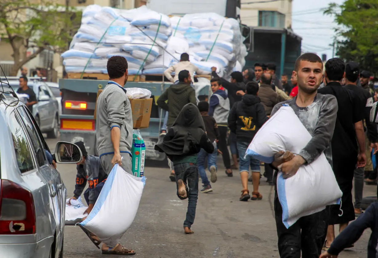 LA Post: To background of bombs, Palestinians flee Rafah to seek shelter elsewhere once again