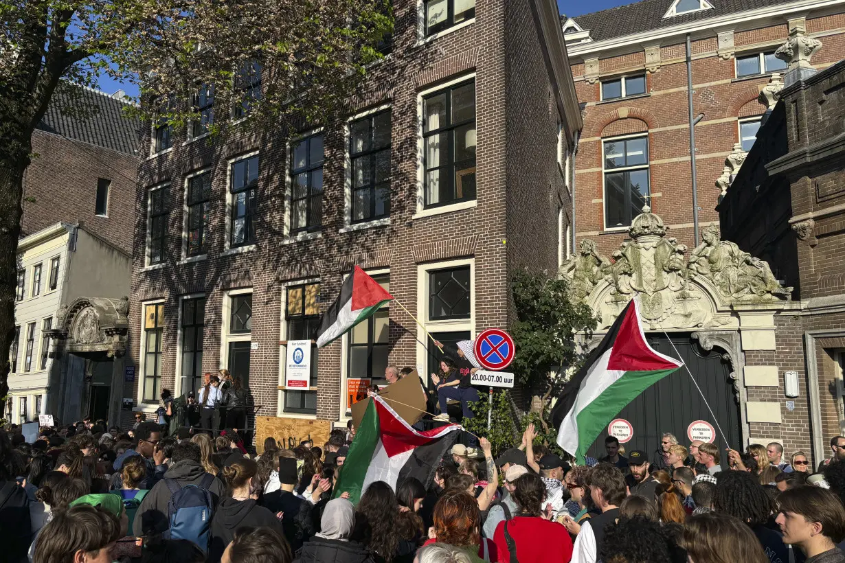 LA Post: Police break up another protest by pro-Palestinian activists at the University of Amsterdam