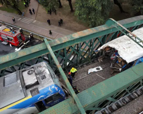 Sixty injured in Buenos Aires train collision